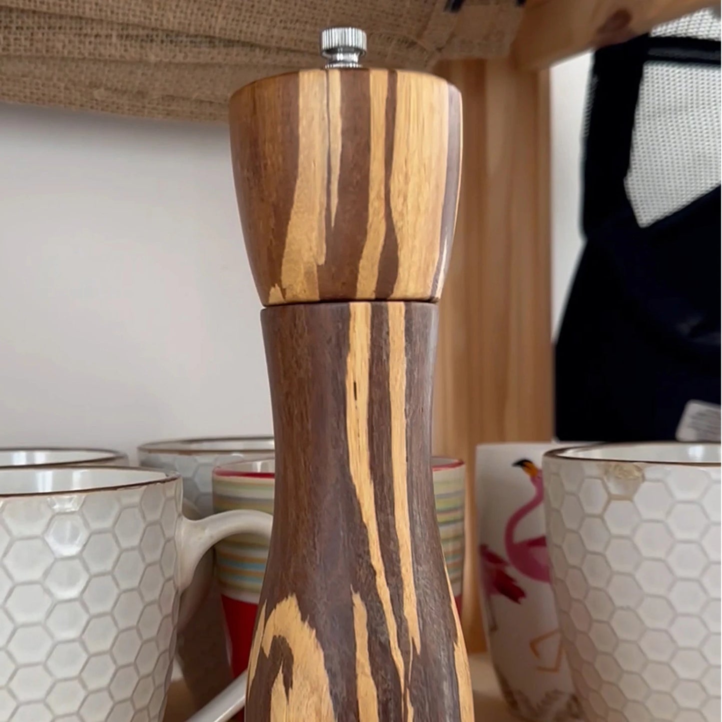 Pimentero con molinillo de bambú, 20cm de alto